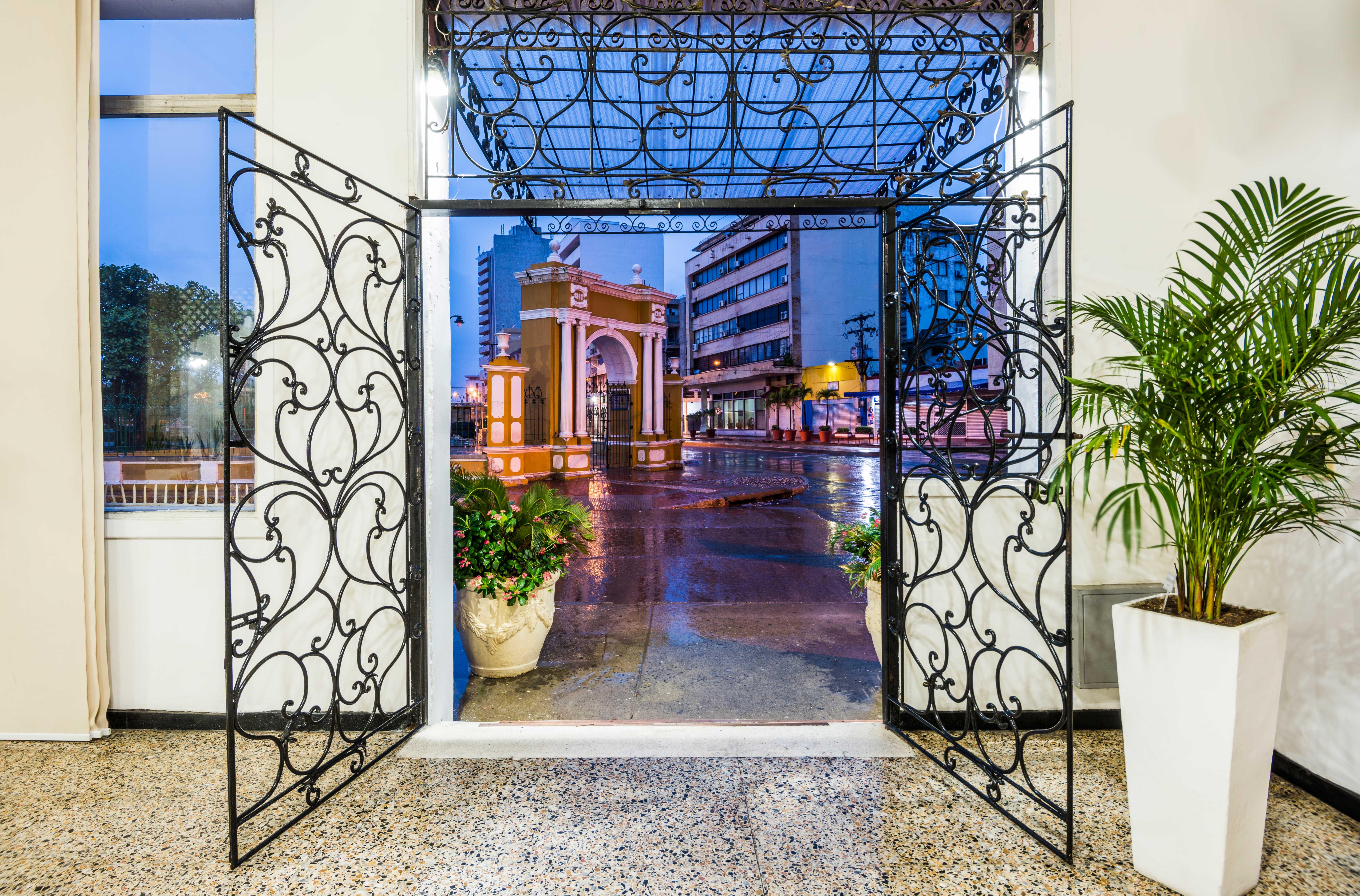 Hotel Dorado Plaza Centro Historico Cartagena Exterior photo
